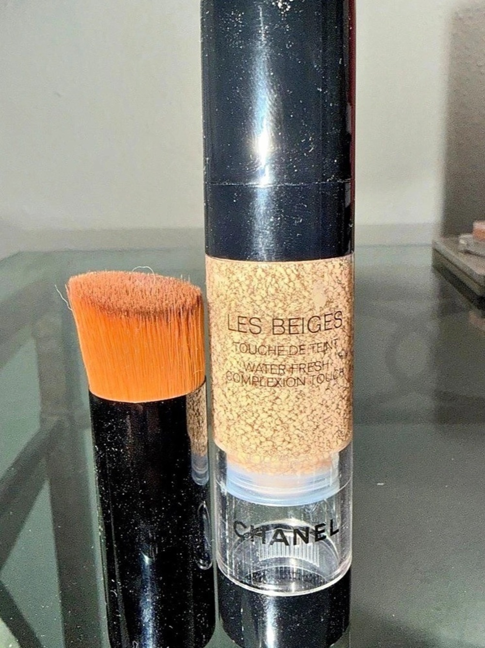 CHANEL Les Beiges Touch of Beige Healthy Glow Foundation Hydration Beige B31